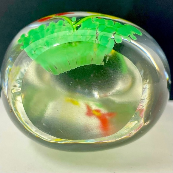 Fused glass bird glass paperweight. - Picture 5 of 8